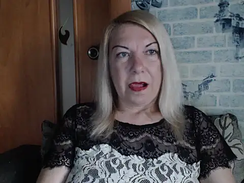 Lillia Ray online show from June 3, 2026, 2:33 pm