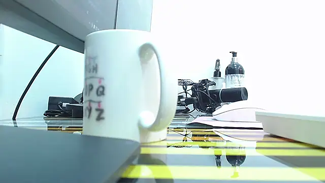 Coral Lise online show from December 1, 2025, 11:00 am