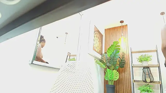 Coral Lise online show from September 23, 2025, 11:06 am