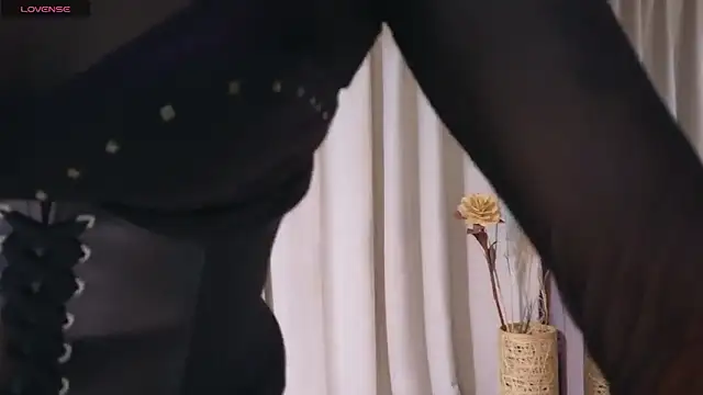 YuliethPetite online show from March 1, 2026, 12:05 pm