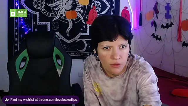 lovelockedlips online show from October 26, 2025, 6:41 pm