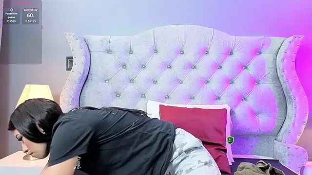 Lili Opal online show from April 21, 2026, 12:01 pm