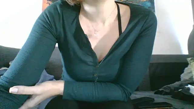 Snapshot of Ladyhot25 chatting on March 17, 2025, 10:27 am Ladyhot25 online show from March 17, 2025, 10:27 am