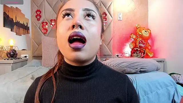 Snapshot of kailinmoonx chatting on February 9, 2026, 12:58 pm kailinmoonx online show from February 9, 2026, 12:58 pm