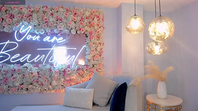 Snapshot of CandaseRussell chatting on November 24, 2025, 8:42 pm CandaseRussell online show from November 24, 2025, 8:42 pm