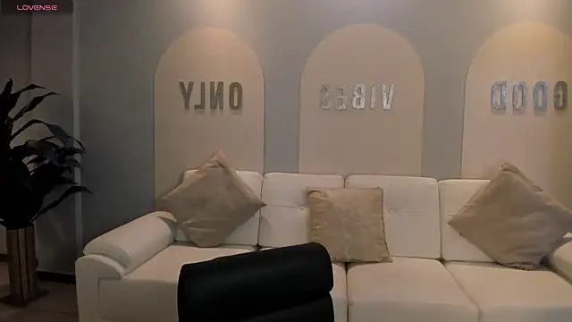 Snapshot of AmaliaCrus chatting on November 20, 2025, 8:42 pm AmaliaCrus online show from November 20, 2025, 8:42 pm