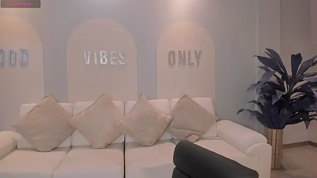 Snapshot of AmaliaCrus chatting on November 17, 2025, 8:02 pm AmaliaCrus online show from November 17, 2025, 8:02 pm