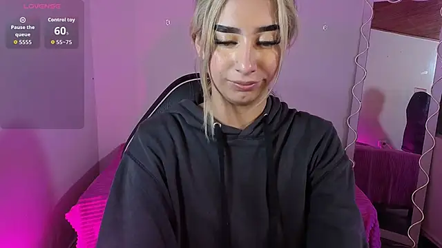 Snapshot of Malory_tay1 chatting on November 20, 2025, 7:14 pm Malory tay1 online show from November 20, 2025, 7:14 pm