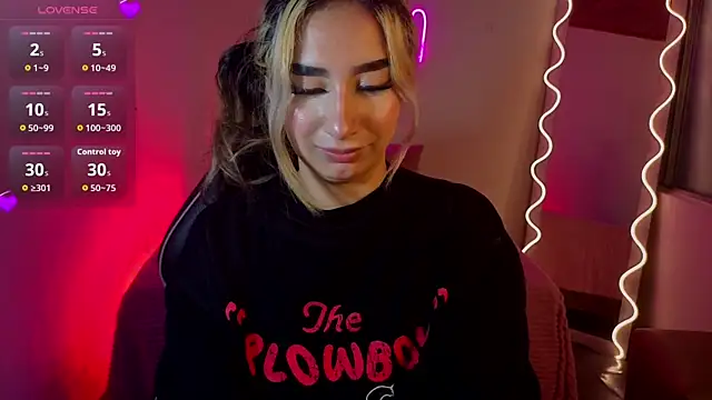 Snapshot of Malory_tay1 chatting on October 24, 2025, 7:13 pm Malory tay1 online show from October 24, 2025, 7:13 pm