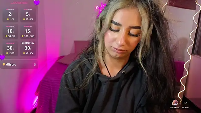 Snapshot of Malory_tay1 chatting on November 8, 2025, 7:39 pm Malory tay1 online show from November 8, 2025, 7:39 pm