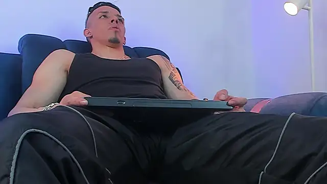 Snapshot of InkAngelo chatting on November 27, 2025, 3:40 am InkAngelo online show from November 27, 2025, 3:40 am