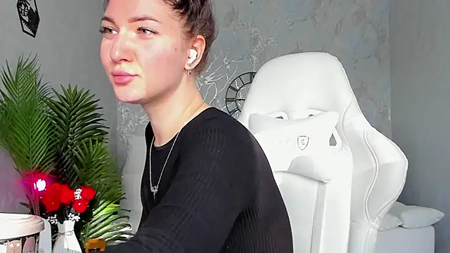 babyisperfect online show from October 14, 2025, 4:02 am