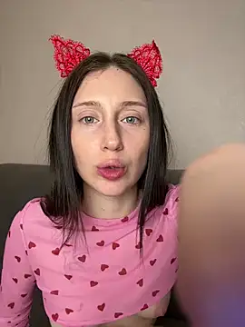 Snapshot of MiaaLoveeee chatting on March 18, 2025, 10:15 pm MiaaLoveeee online show from March 18, 2025, 10:15 pm