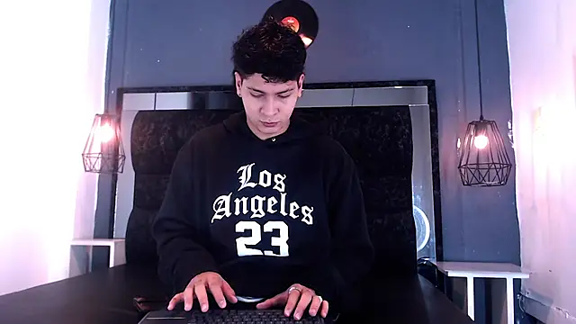 Jhojan twink online show from January 17, 2026, 4:27 am