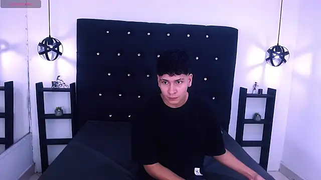 Jhojan twink online show from October 4, 2025, 6:42 pm