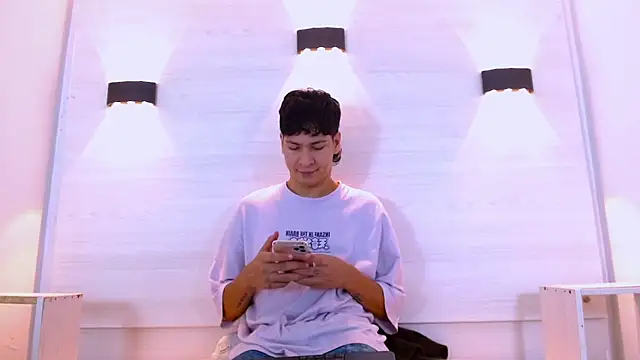 Jhojan twink online show from December 1, 2025, 1:23 pm