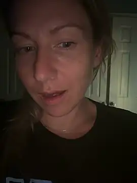 LittleMsMILF online show from April 7, 2026, 8:43 pm