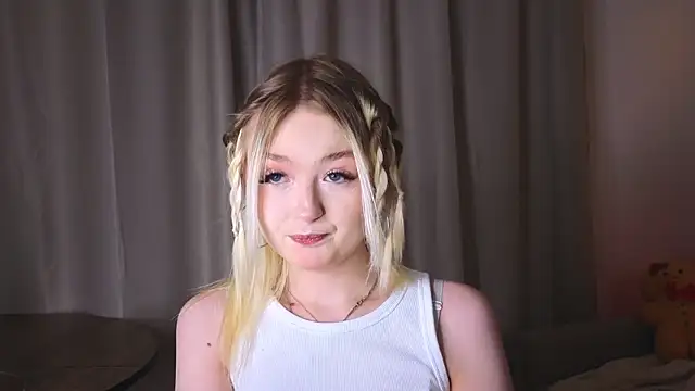 Snapshot of minigirl chatting on February 5, 2026, 2:02 pm minigirl online show from February 5, 2026, 2:02 pm