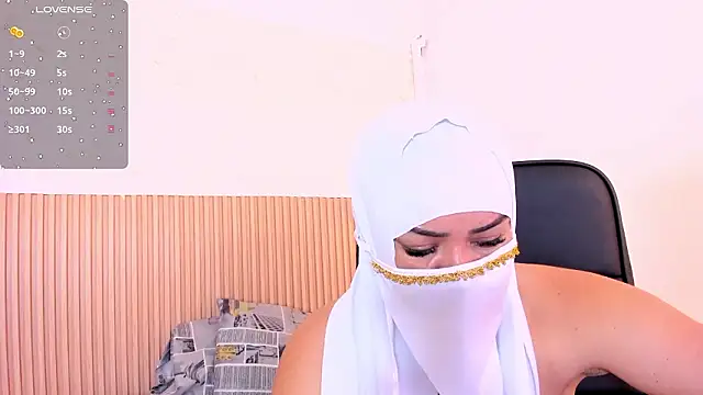 Layla arabelle online show from March 18, 2026, 8:10 pm