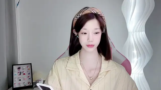 Snapshot of Gogo-888 chatting on December 1, 2025, 9:43 am Gogo-888 online show from December 1, 2025, 9:43 am