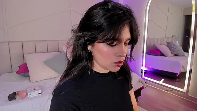 Snapshot of Eimmy_bm chatting on December 4, 2025, 7:24 pm Eimmy bm online show from December 4, 2025, 7:24 pm