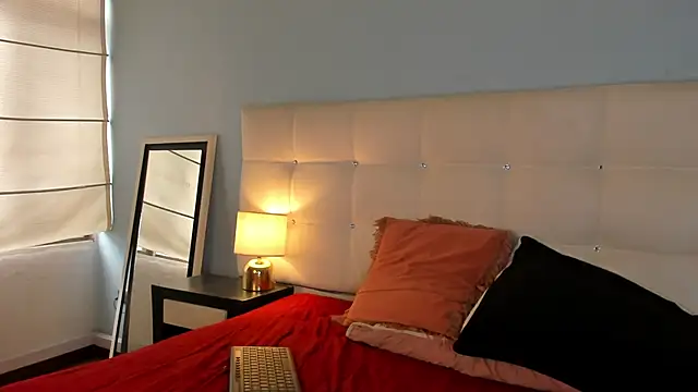 Snapshot of Moon__April chatting on September 8, 2025, 8:08 pm Moon April online show from September 8, 2025, 8:08 pm