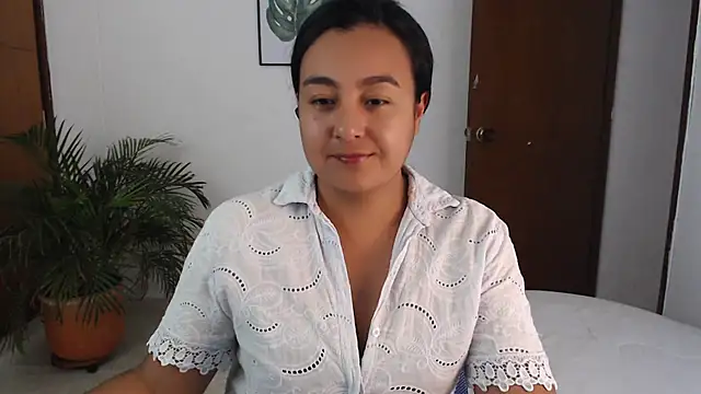 Snapshot of Themagicpotion chatting on July 1, 2026, 6:19 pm Themagicpotion online show from July 1, 2026, 6:19 pm