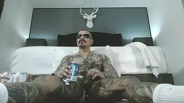 danilog515 online show from April 12, 2026, 11:41 pm