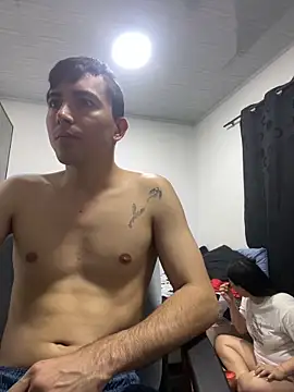 pareja curiosa19 online show from December 15, 2025, 12:05 am