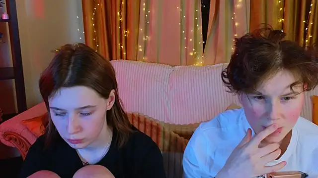 Snapshot of Tara_Lawson chatting on December 22, 2025, 4:51 pm Tara Lawson online show from December 22, 2025, 4:51 pm