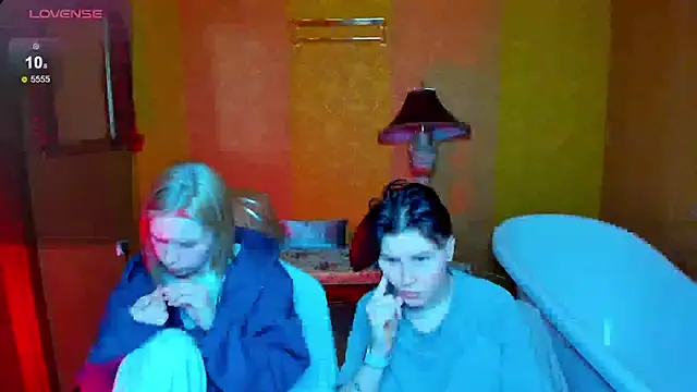 Snapshot of Tara_Lawson chatting on January 13, 2026, 4:05 am Tara Lawson online show from January 13, 2026, 4:05 am