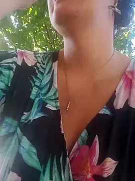 emiliemilf online show from April 2, 2026, 5:41 pm