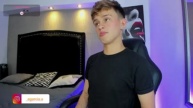 LiamWildx20 online show from March 28, 2026, 4:57 am