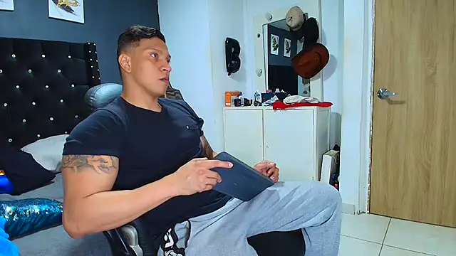 ethan dalton  online show from March 26, 2026, 3:27 am