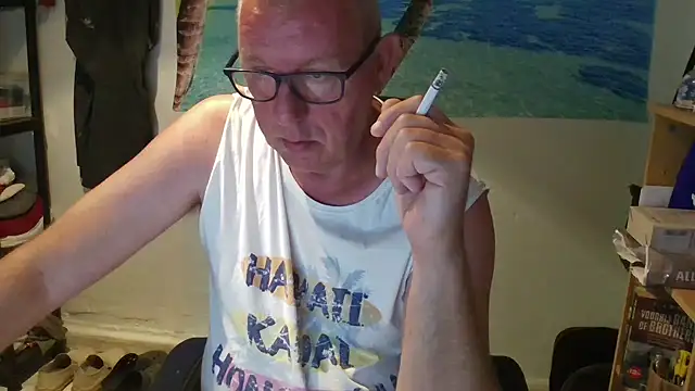 Snapshot of JamesBauer chatting on June 10, 2026, 4:35 am JamesBauer online show from June 10, 2026, 4:35 am
