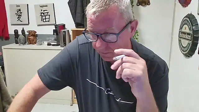 Snapshot of JamesBauer chatting on April 19, 2026, 3:51 am JamesBauer online show from April 19, 2026, 3:51 am