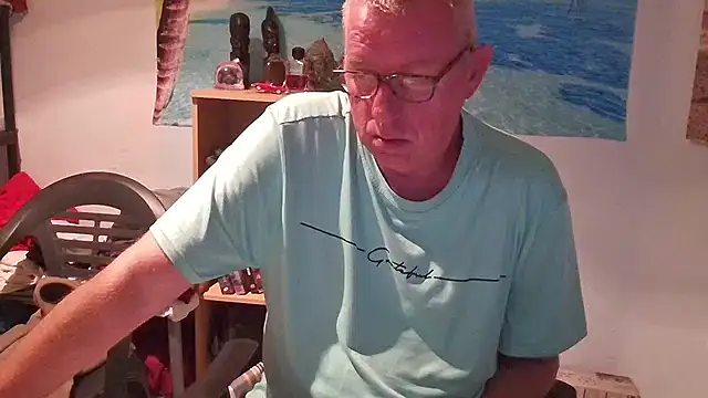 Snapshot of JamesBauer chatting on May 7, 2026, 4:17 am JamesBauer online show from May 7, 2026, 4:17 am