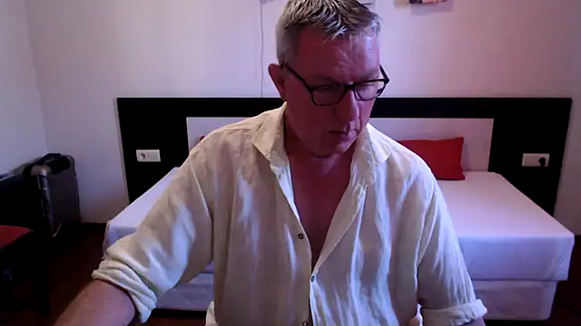 Snapshot of JamesBauer chatting on March 21, 2025, 5:00 am JamesBauer online show from March 21, 2025, 5:00 am