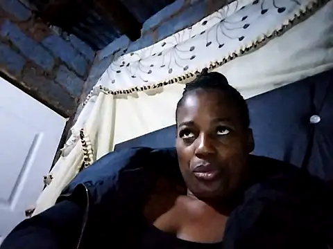 sexylira online show from April 12, 2026, 8:34 pm