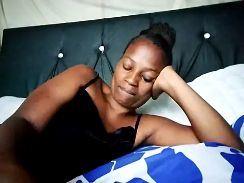 sexylira online show from April 8, 2026, 1:45 pm