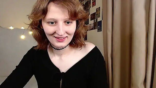 Snapshot of c0ralynx chatting on October 9, 2025, 2:23 am c0ralynx online show from October 9, 2025, 2:23 am