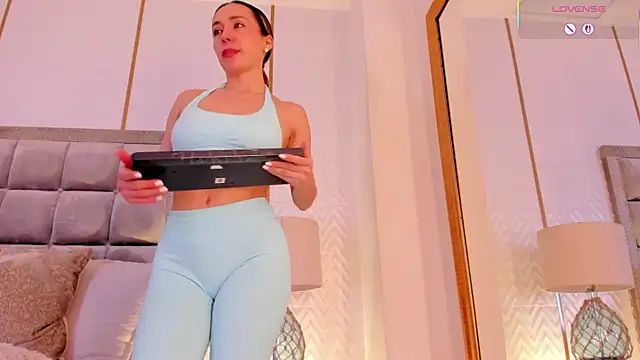 laurencarter1 online show from November 8, 2025, 3:32 am