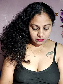 Snapshot of JENNIFERtamil chatting on May 23, 2026, 6:18 pm JENNIFERtamil online show from May 23, 2026, 6:18 pm