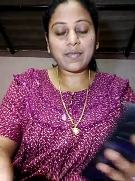 Snapshot of JENNIFERtamil chatting on April 24, 2026, 7:32 am JENNIFERtamil online show from April 24, 2026, 7:32 am