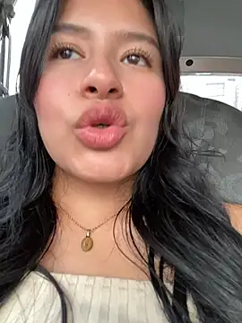 andrea gomes  online show from November 29, 2025, 6:41 pm