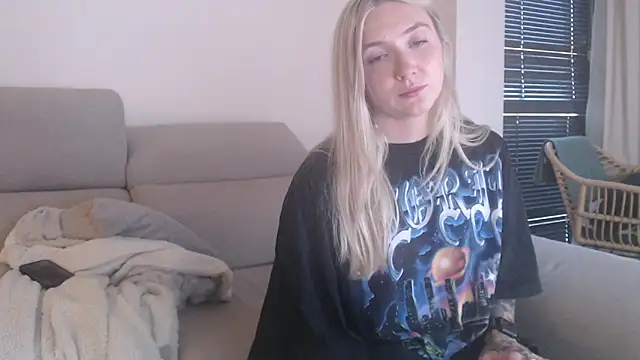 tattoobbgirl online show from November 8, 2025, 4:32 pm