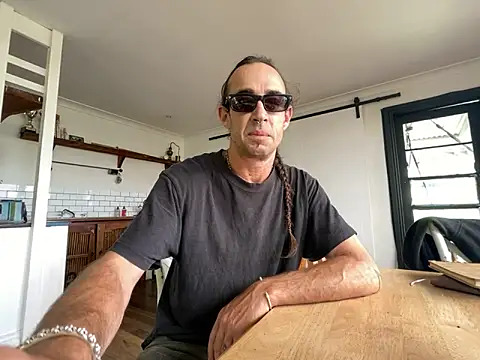 mastertittiefkr online show from November 17, 2025, 2:37 am