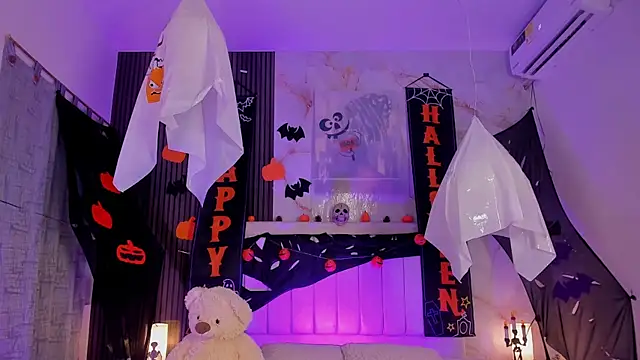 Snapshot of peachandtyron_ chatting on November 1, 2025, 4:30 am peachandtyron online show from November 1, 2025, 4:30 am