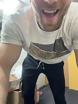 Snapshot of trainwithme chatting on April 18, 2026, 2:52 pm trainwithme online show from April 18, 2026, 2:52 pm