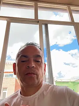 Snapshot of mateocali25 chatting on May 13, 2026, 2:35 pm mateocali25 online show from May 13, 2026, 2:35 pm